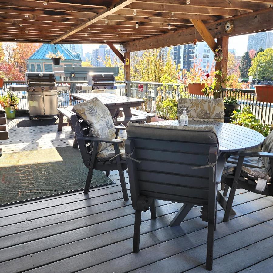 Times Square Suites Hotel Vancouver Bagian luar foto