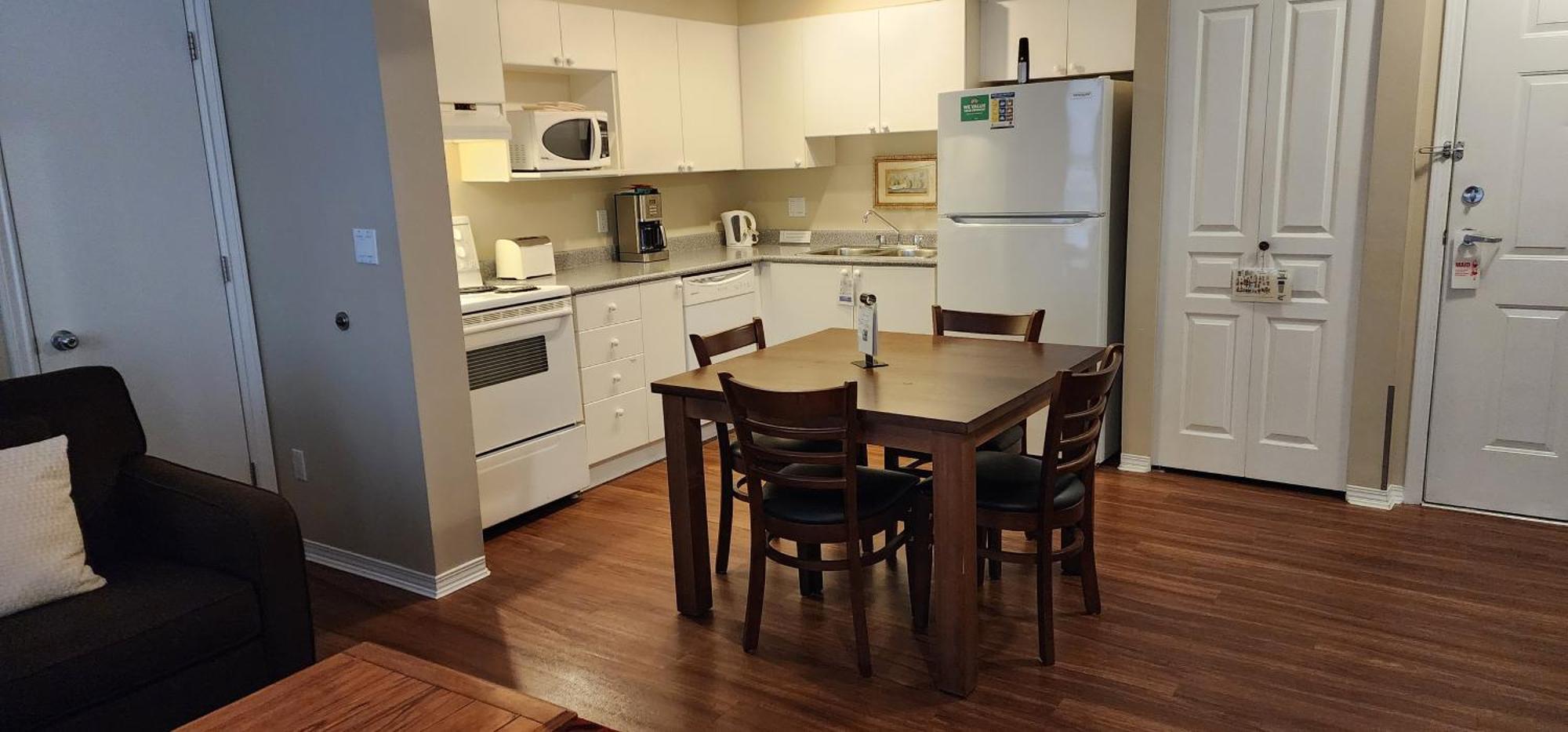 Times Square Suites Hotel Vancouver Bagian luar foto