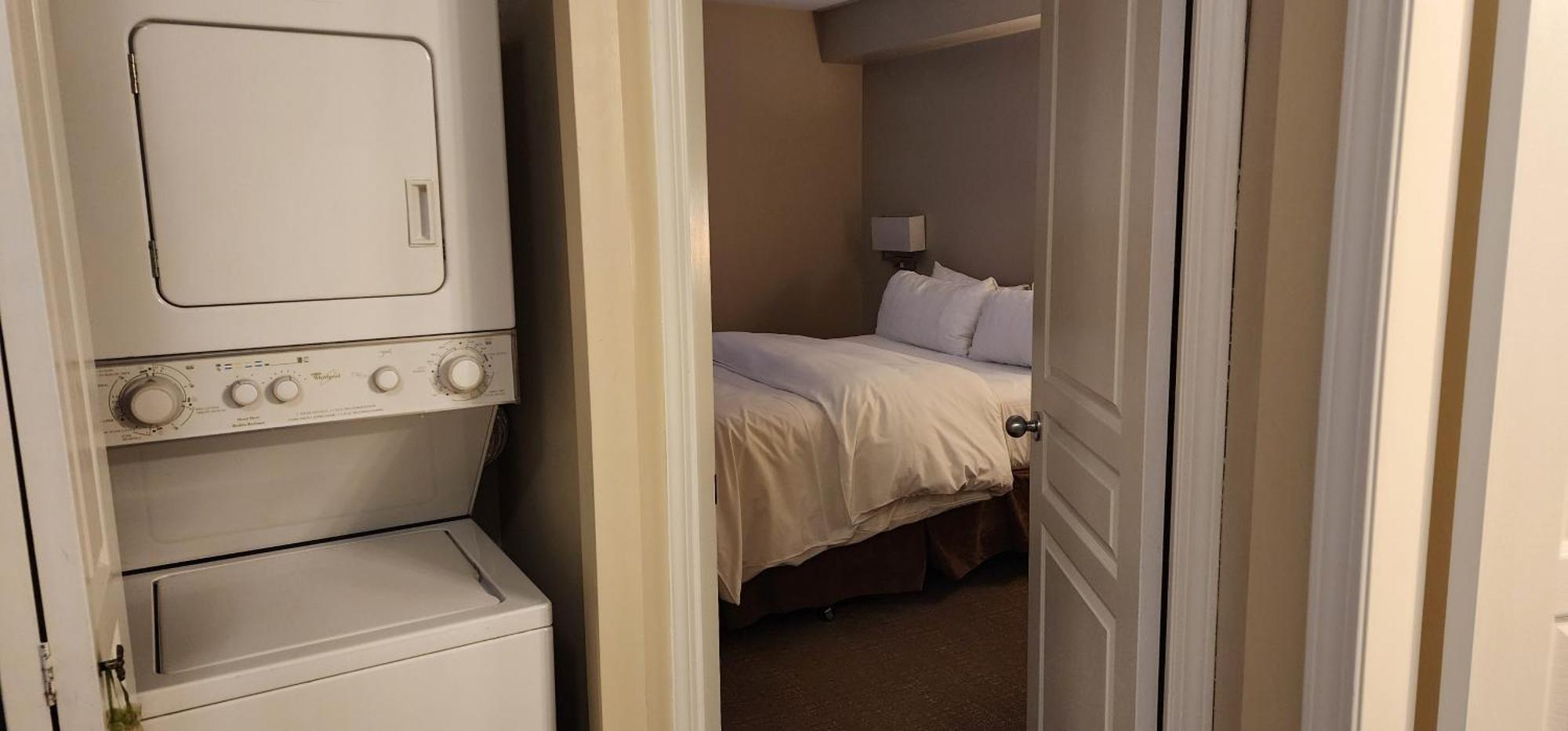 Times Square Suites Hotel Vancouver Bagian luar foto