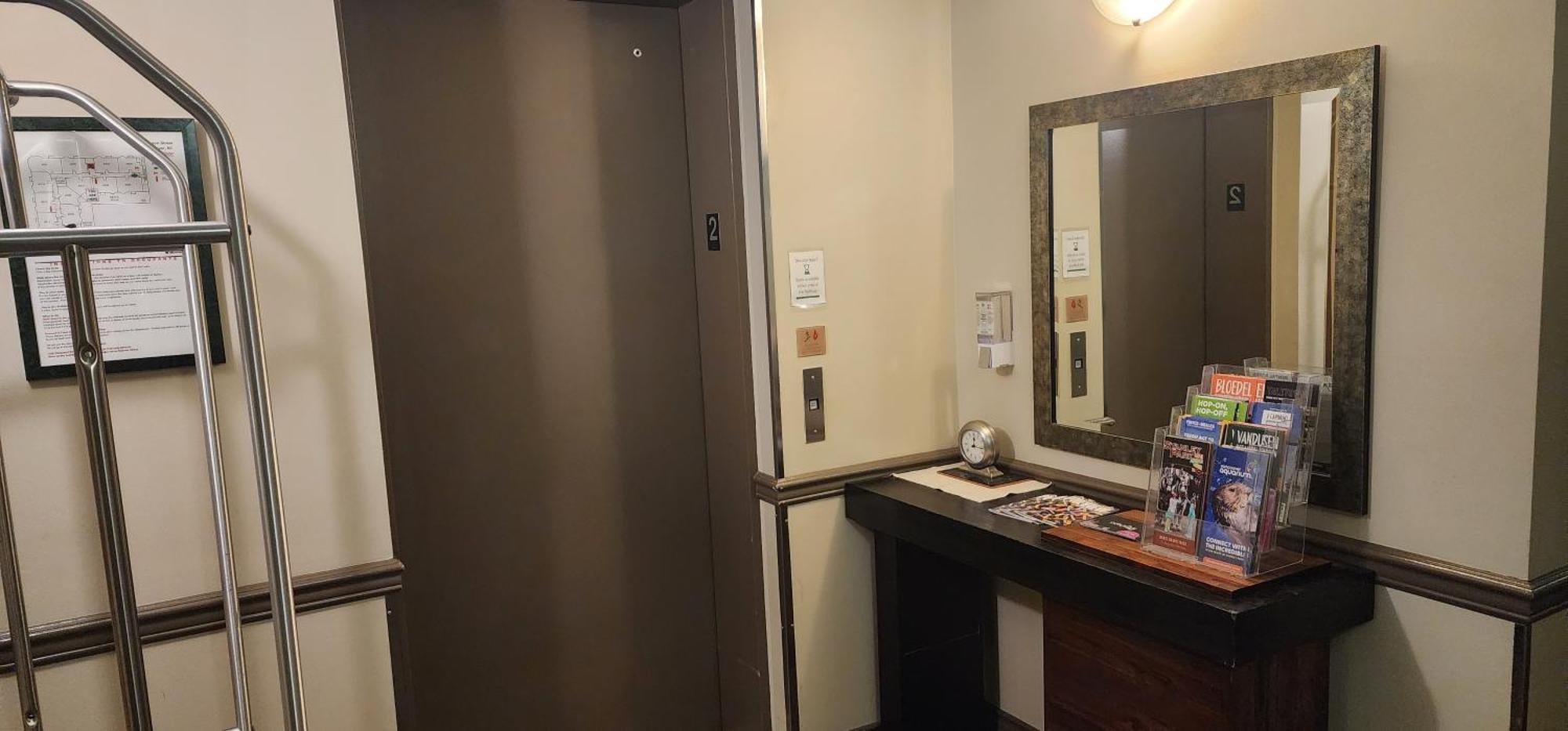 Times Square Suites Hotel Vancouver Bagian luar foto