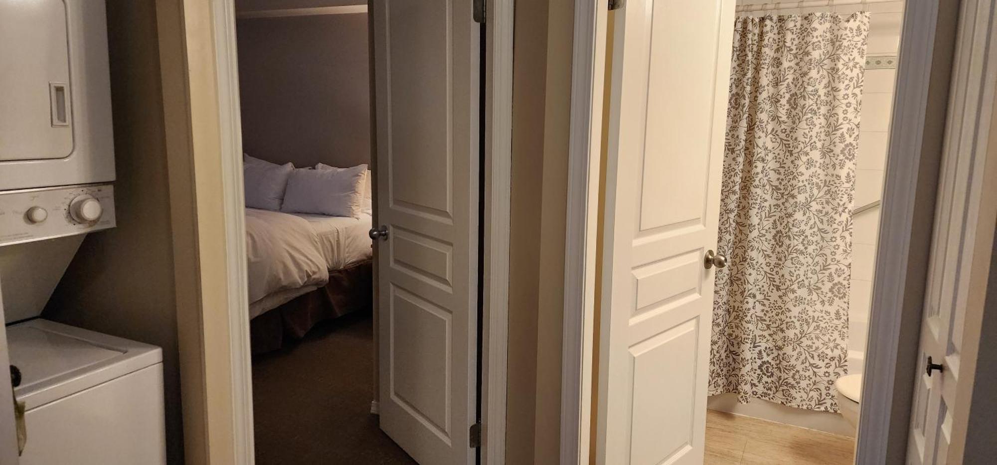 Times Square Suites Hotel Vancouver Bagian luar foto