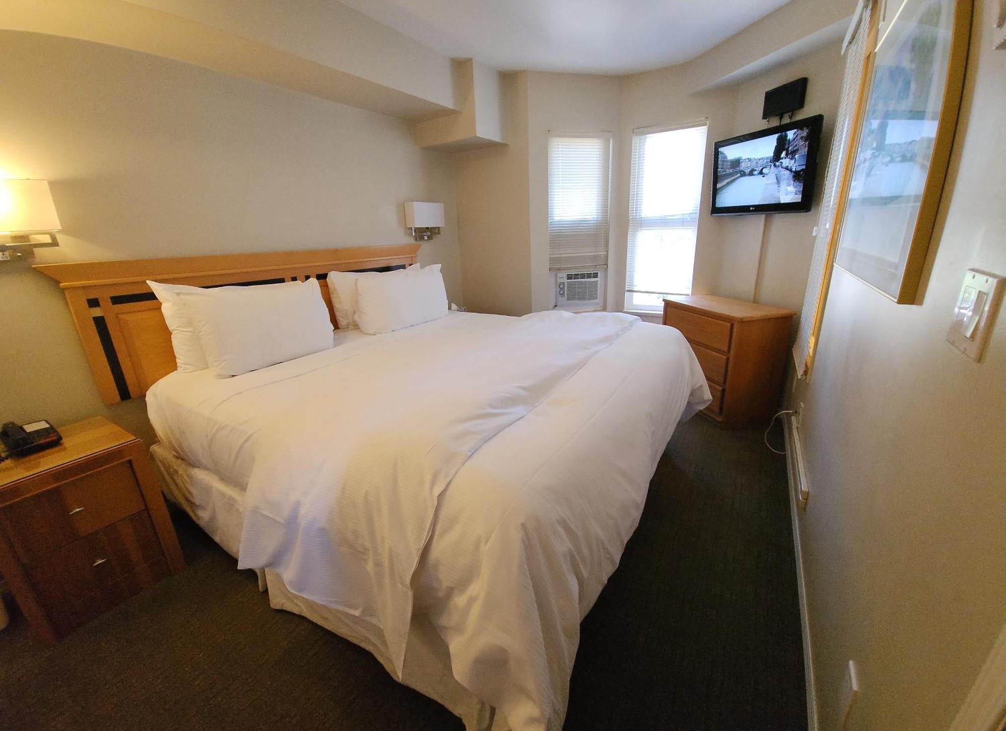 Times Square Suites Hotel Vancouver Bagian luar foto