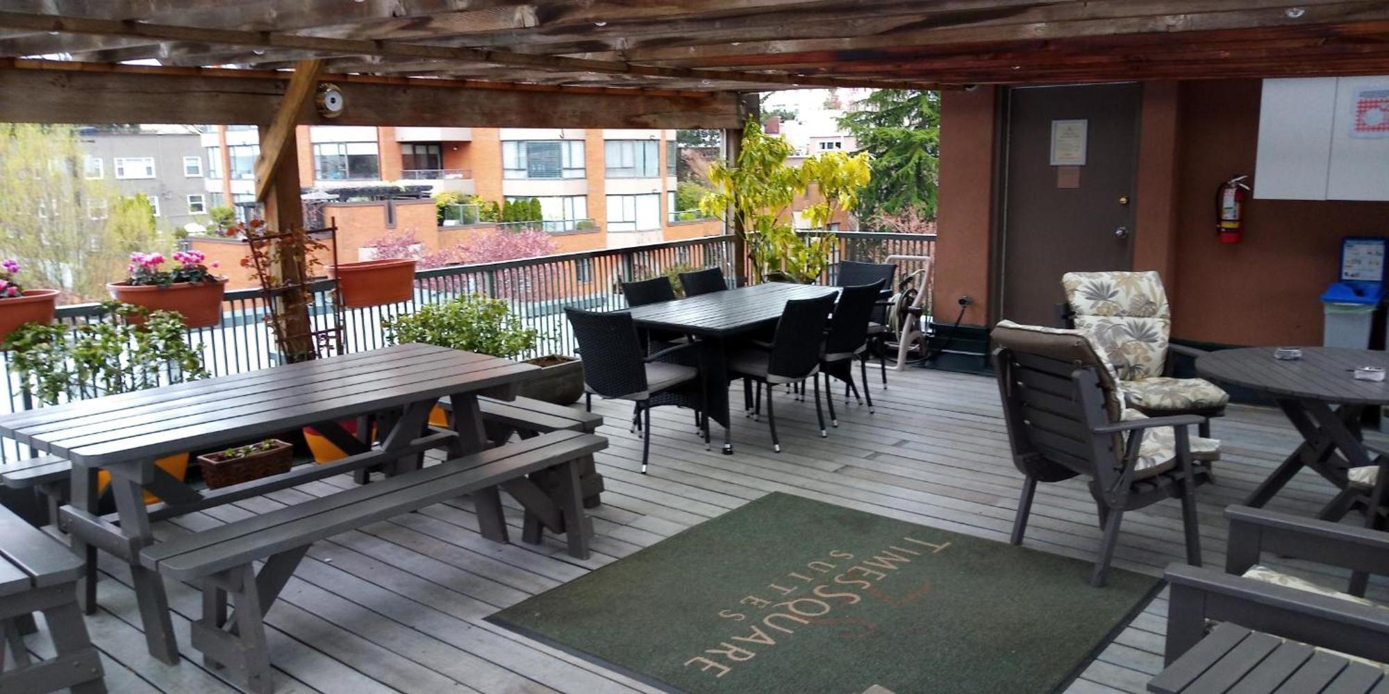 Times Square Suites Hotel Vancouver Bagian luar foto