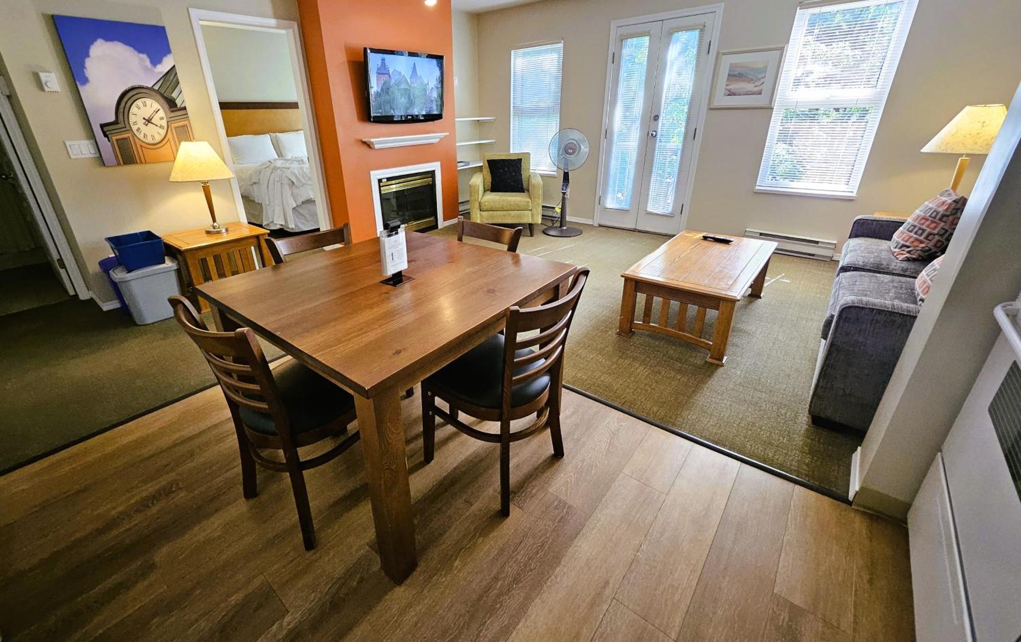 Times Square Suites Hotel Vancouver Bagian luar foto