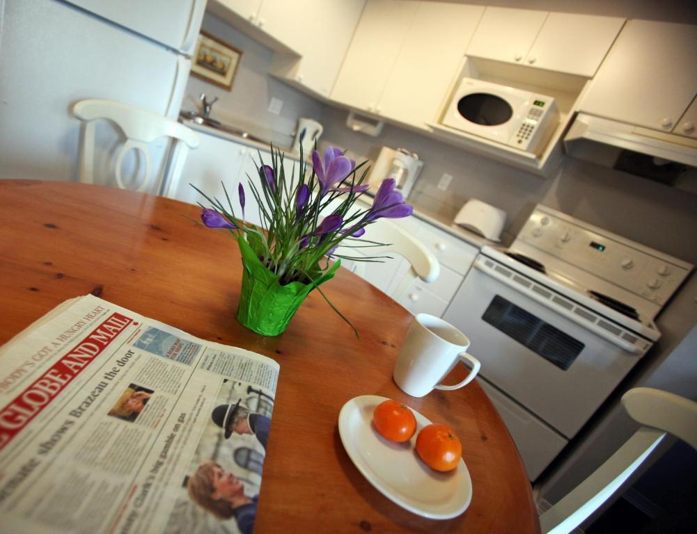 Times Square Suites Hotel Vancouver Bagian luar foto