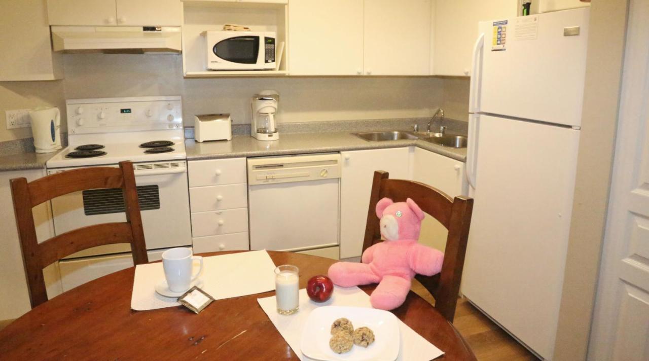 Times Square Suites Hotel Vancouver Bagian luar foto