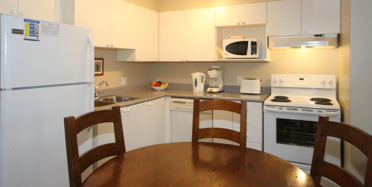 Times Square Suites Hotel Vancouver Bagian luar foto